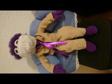 der ängstliche James mit Maske. Man weiß ja nie. Gibt es eigentlich eine Corona-Impfstudie für Knuts?